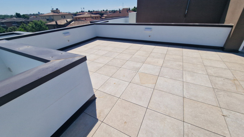 In elegante contesto proponiamo ELEGANTE ATTICO CON TERRAZZO STREPITOSO.
L'immobile è posto in co...