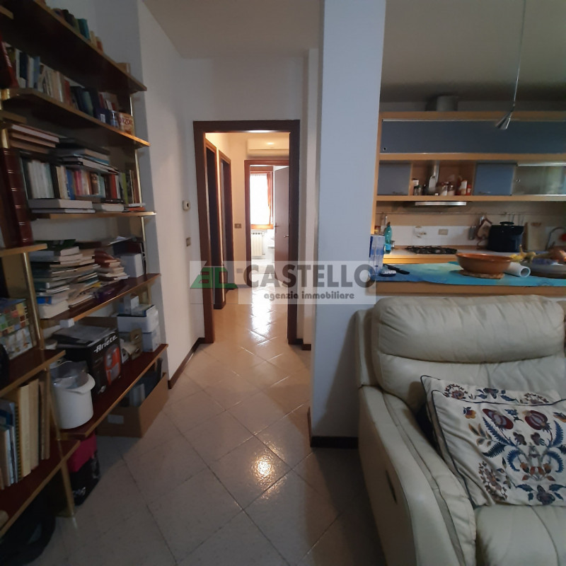 Selvazzano Dentro in posizione centrale appartamento 2 camere con taverna e garage doppio. Classe...