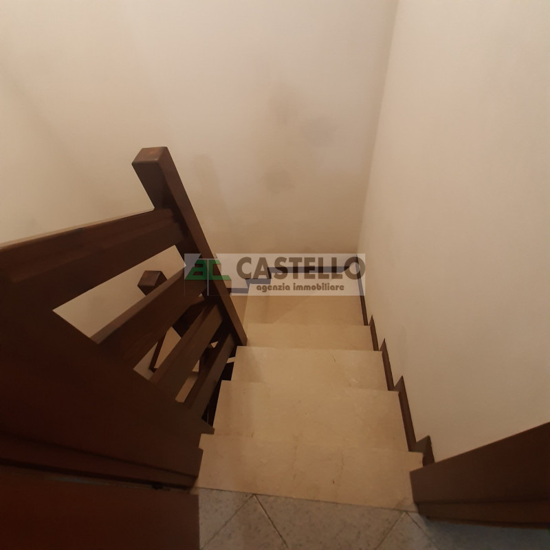 Selvazzano Dentro in posizione centrale appartamento 2 camere con taverna e garage doppio. Classe...