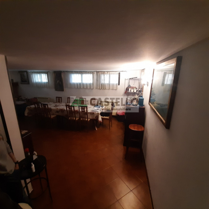 Selvazzano Dentro in posizione centrale appartamento 2 camere con taverna e garage doppio. Classe...