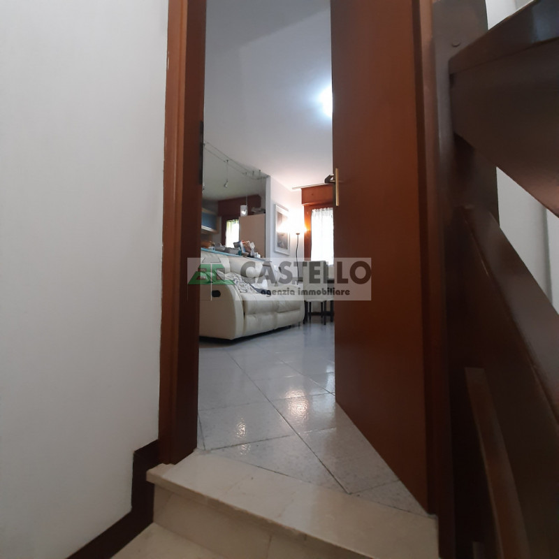 Selvazzano Dentro in posizione centrale appartamento 2 camere con taverna e garage doppio. Classe...