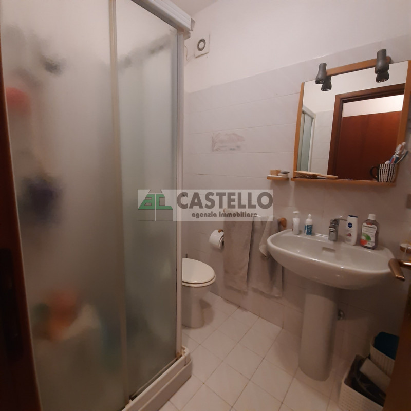 Selvazzano Dentro in posizione centrale appartamento 2 camere con taverna e garage doppio. Classe...