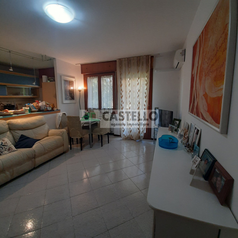 Selvazzano Dentro in posizione centrale appartamento 2 camere con taverna e garage doppio. Classe...