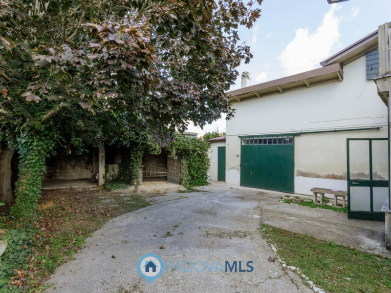 Immobile in esclusiva al Gruppo Padova MLS
Nel centro di Agna, proponiamo in vendita una casa sin...