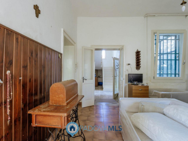 Immobile in esclusiva al Gruppo Padova MLS
Nel centro di Agna, proponiamo in vendita una casa sin...