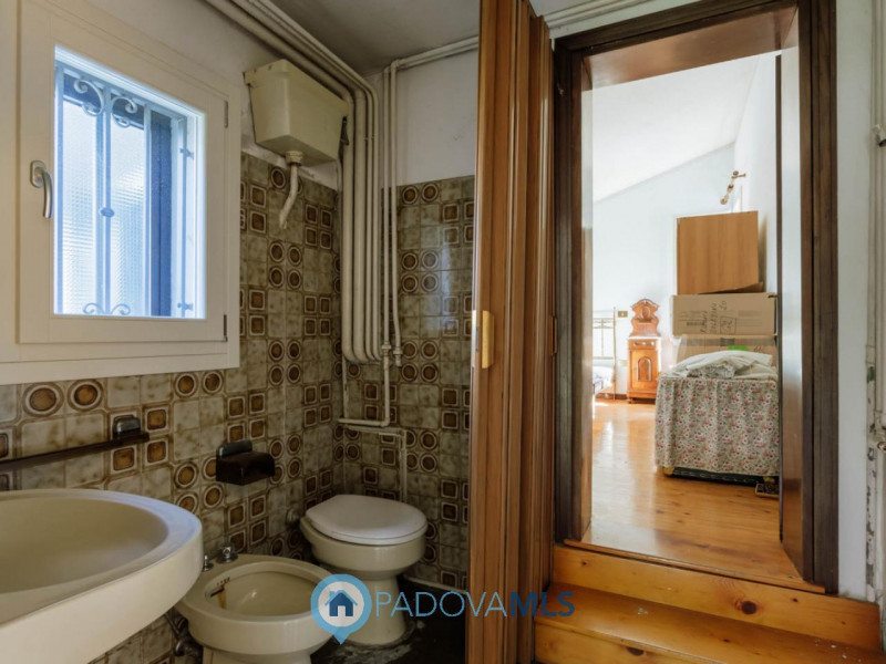 Immobile in esclusiva al Gruppo Padova MLS
Nel centro di Agna, proponiamo in vendita una casa sin...