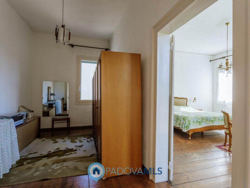 Immobile in esclusiva al Gruppo Padova MLS
Nel centro di Agna, proponiamo in vendita una casa sin...