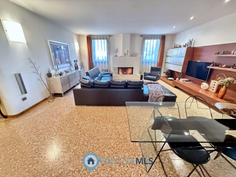 Immobile in esclusiva al Gruppo Padova MLS

PONSO: paesino a 5 km da Este, contesto silenzioso ed...