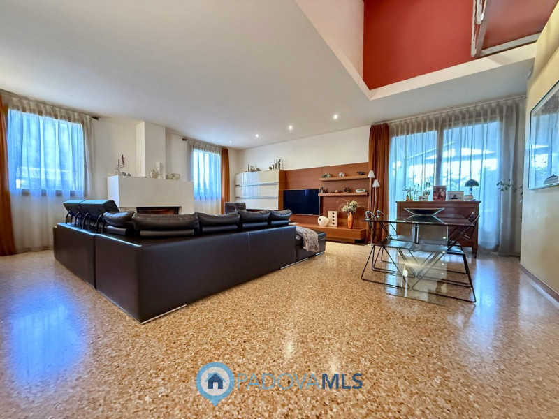 Immobile in esclusiva al Gruppo Padova MLS

PONSO: paesino a 5 km da Este, contesto silenzioso ed...