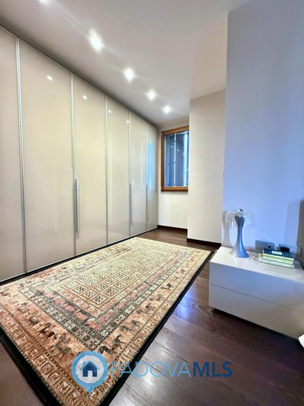 Immobile in esclusiva al Gruppo Padova MLS

PONSO: paesino a 5 km da Este, contesto silenzioso ed...