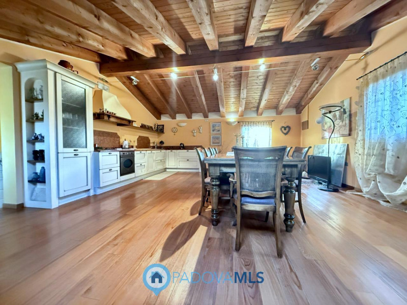 Immobile in esclusiva al Gruppo Padova MLS

PONSO: paesino a 5 km da Este, contesto silenzioso ed...