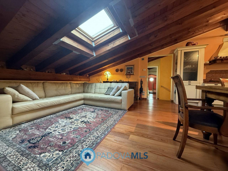 Immobile in esclusiva al Gruppo Padova MLS

PONSO: paesino a 5 km da Este, contesto silenzioso ed...