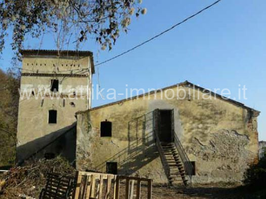 Scopri il Complesso Rustico San Daniele, un affascinante immobile situato nel cuore di Abano Term...