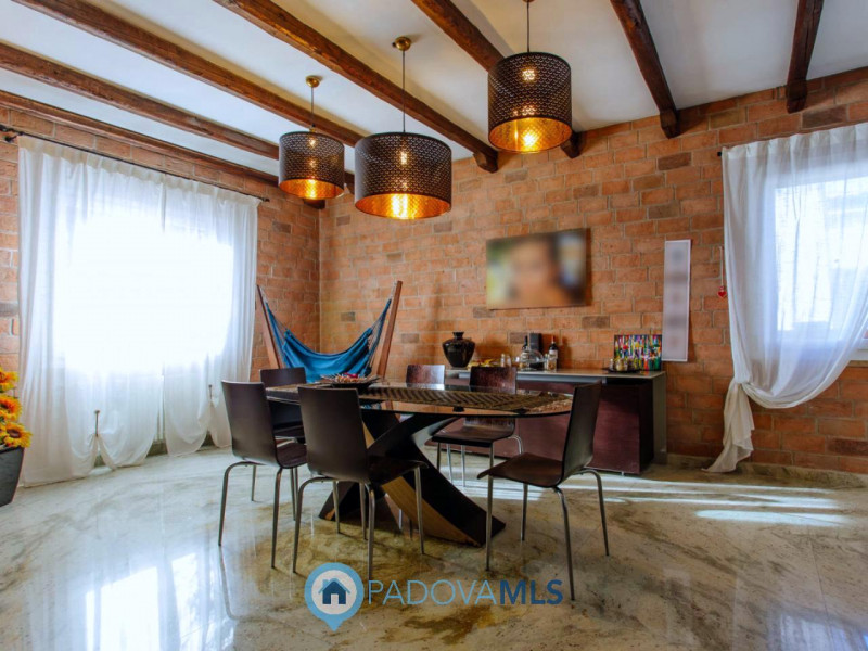 Immobile in esclusiva al Gruppo Padova MLS

Vendesi, a pochissima distanza dal centro di Solesino...