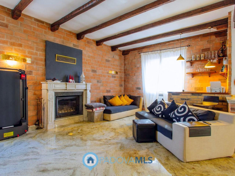 Immobile in esclusiva al Gruppo Padova MLS

Vendesi, a pochissima distanza dal centro di Solesino...