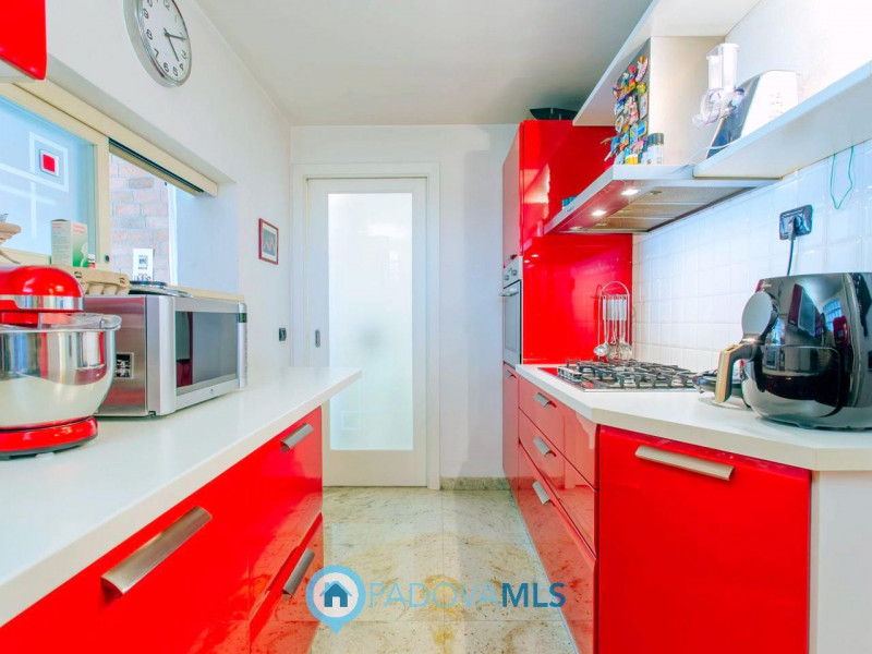 Immobile in esclusiva al Gruppo Padova MLS

Vendesi, a pochissima distanza dal centro di Solesino...