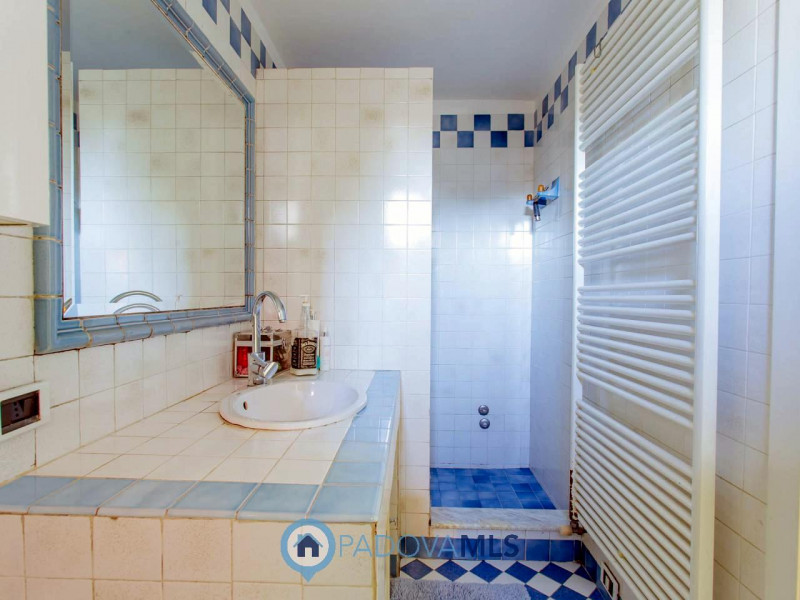 Immobile in esclusiva al Gruppo Padova MLS

Vendesi, a pochissima distanza dal centro di Solesino...