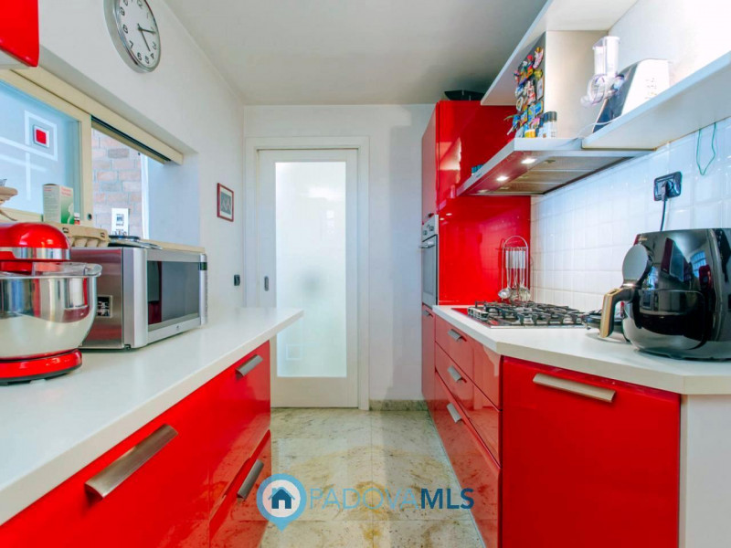 Immobile in esclusiva al Gruppo Padova MLS

Vendesi, a pochissima distanza dal centro di Solesino...