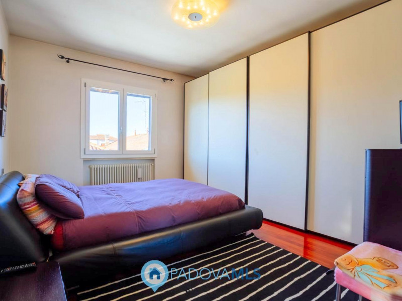 Immobile in esclusiva al Gruppo Padova MLS

Vendesi, a pochissima distanza dal centro di Solesino...