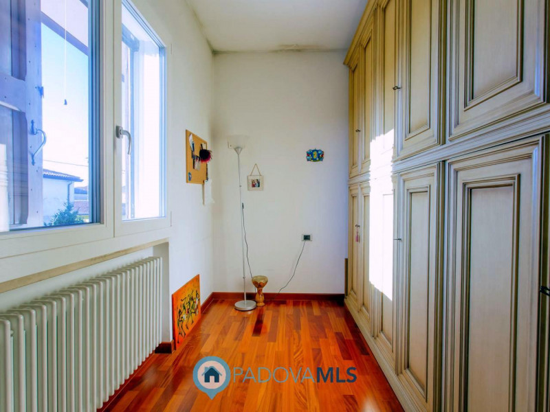 Immobile in esclusiva al Gruppo Padova MLS

Vendesi, a pochissima distanza dal centro di Solesino...