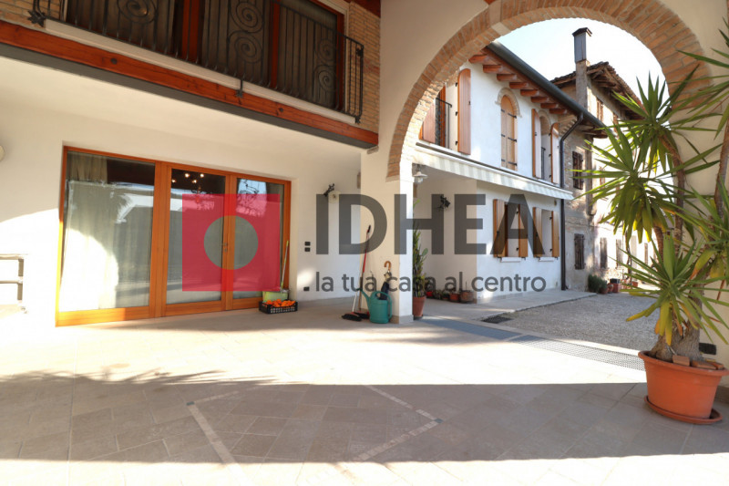 BIFAMILIARE IN STILE RUSTICO CON GIARDINO - RIF. UV67

L'agenzia IDHEA ha il piacere di proporvi ...