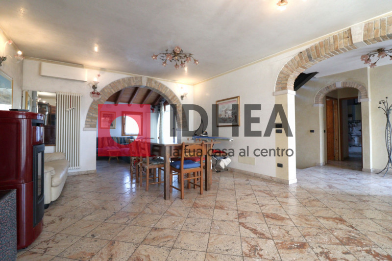 BIFAMILIARE IN STILE RUSTICO CON GIARDINO - RIF. UV67

L'agenzia IDHEA ha il piacere di proporvi ...