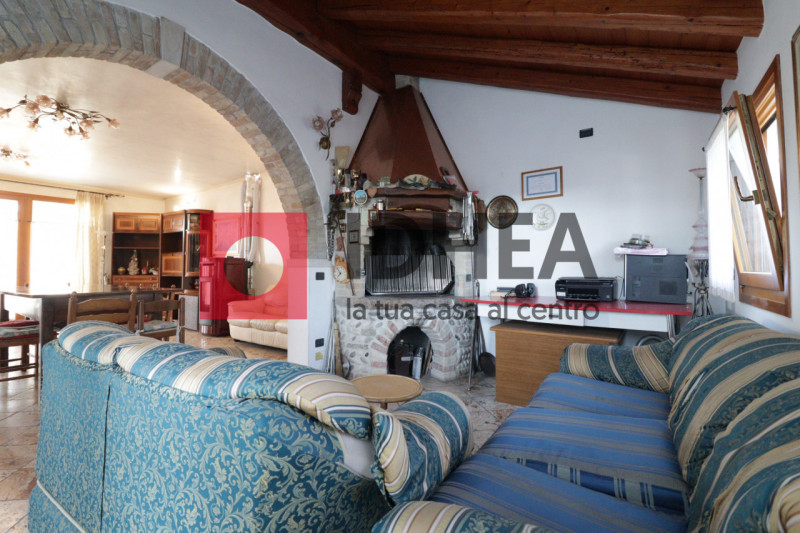 BIFAMILIARE IN STILE RUSTICO CON GIARDINO - RIF. UV67

L'agenzia IDHEA ha il piacere di proporvi ...