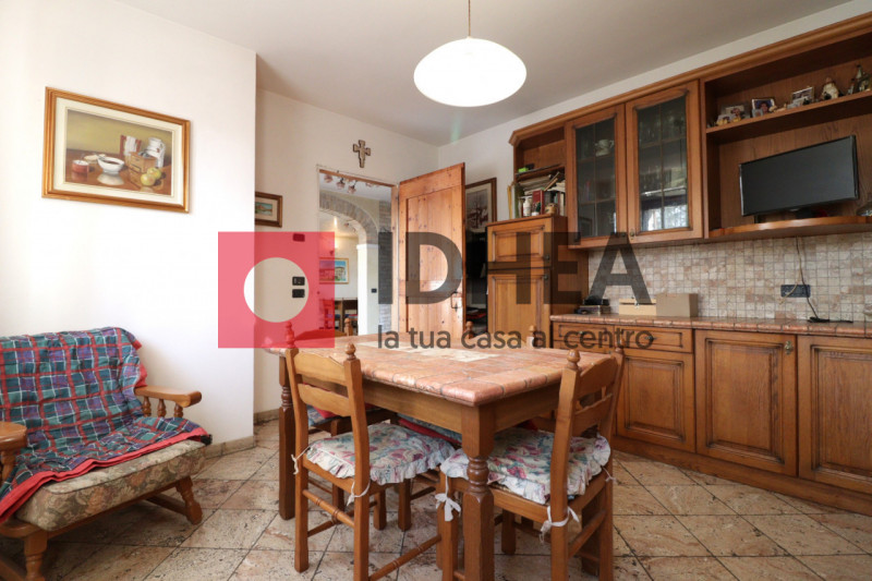 BIFAMILIARE IN STILE RUSTICO CON GIARDINO - RIF. UV67

L'agenzia IDHEA ha il piacere di proporvi ...