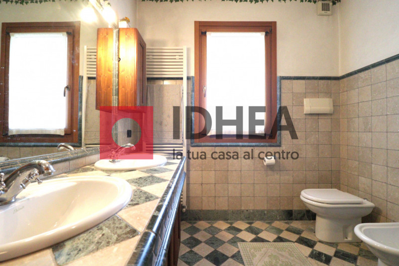 BIFAMILIARE IN STILE RUSTICO CON GIARDINO - RIF. UV67

L'agenzia IDHEA ha il piacere di proporvi ...