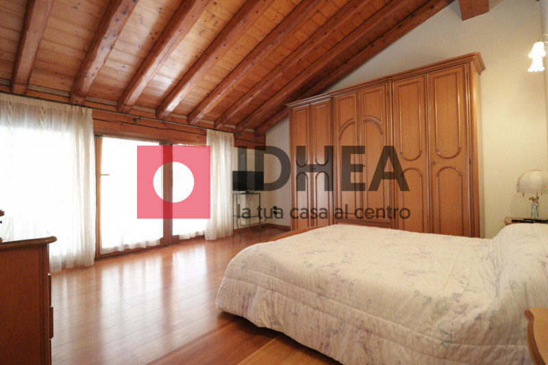 BIFAMILIARE IN STILE RUSTICO CON GIARDINO - RIF. UV67

L'agenzia IDHEA ha il piacere di proporvi ...