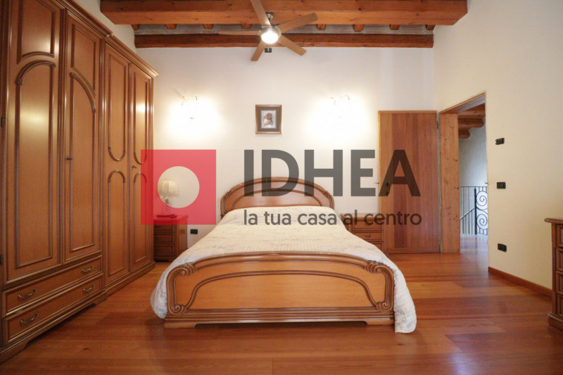 BIFAMILIARE IN STILE RUSTICO CON GIARDINO - RIF. UV67

L'agenzia IDHEA ha il piacere di proporvi ...