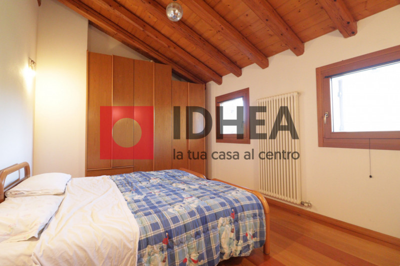 BIFAMILIARE IN STILE RUSTICO CON GIARDINO - RIF. UV67

L'agenzia IDHEA ha il piacere di proporvi ...