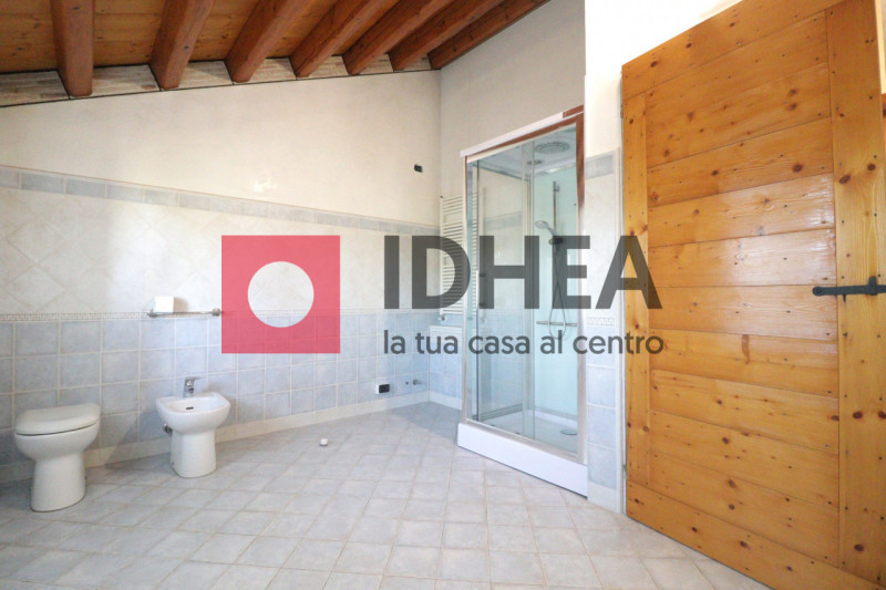 BIFAMILIARE IN STILE RUSTICO CON GIARDINO - RIF. UV67

L'agenzia IDHEA ha il piacere di proporvi ...