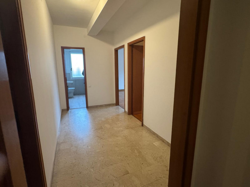 CITTA' GIARDINO: Appartamento dalle ampie dimensioni composto di ingresso, spazioso salotto, cuci...