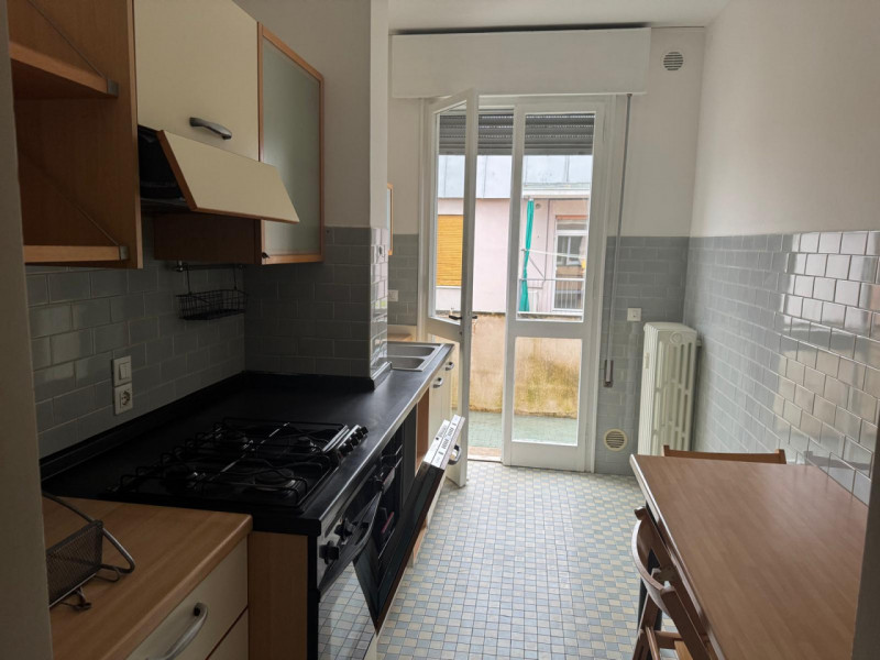 CITTA' GIARDINO: Appartamento dalle ampie dimensioni composto di ingresso, spazioso salotto, cuci...