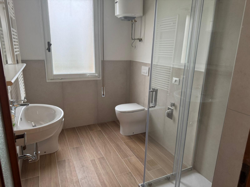 CITTA' GIARDINO: Appartamento dalle ampie dimensioni composto di ingresso, spazioso salotto, cuci...