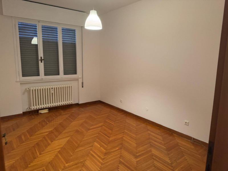 CITTA' GIARDINO: Appartamento dalle ampie dimensioni composto di ingresso, spazioso salotto, cuci...