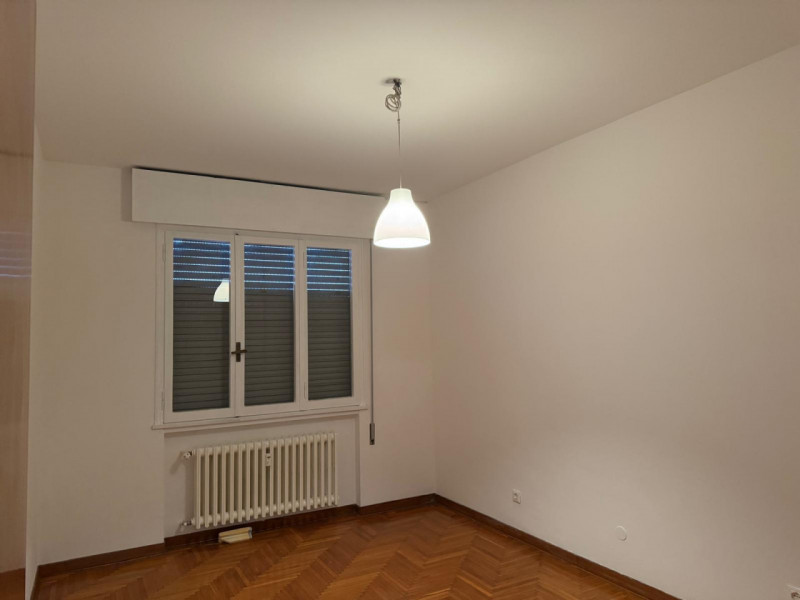 CITTA' GIARDINO: Appartamento dalle ampie dimensioni composto di ingresso, spazioso salotto, cuci...