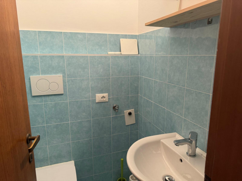 CITTA' GIARDINO: Appartamento dalle ampie dimensioni composto di ingresso, spazioso salotto, cuci...