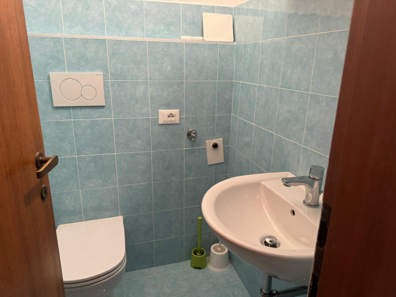 CITTA' GIARDINO: Appartamento dalle ampie dimensioni composto di ingresso, spazioso salotto, cuci...