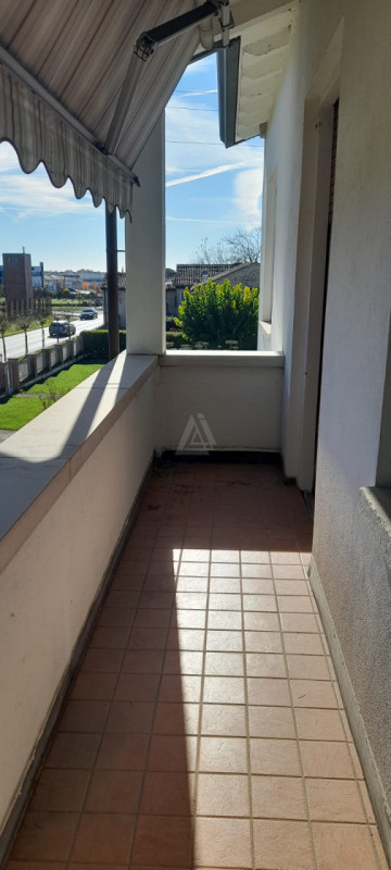 L' Agenzia Immobiliare IRIS propone in vendita luminosa casa singola a Villa d'Asolo situata in z...