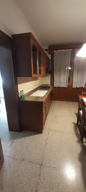 L' Agenzia Immobiliare IRIS propone in vendita luminosa casa singola a Villa d'Asolo situata in z...