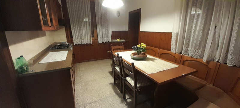 L' Agenzia Immobiliare IRIS propone in vendita luminosa casa singola a Villa d'Asolo situata in z...