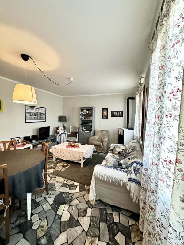 Nel cuore di Monteortone, in una zona residenziale tranquilla e ben servita, proponiamo in vendit...