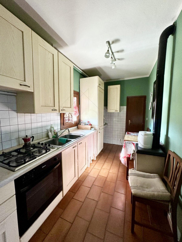 Nel cuore di Monteortone, in una zona residenziale tranquilla e ben servita, proponiamo in vendit...