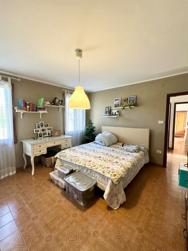 Nel cuore di Monteortone, in una zona residenziale tranquilla e ben servita, proponiamo in vendit...