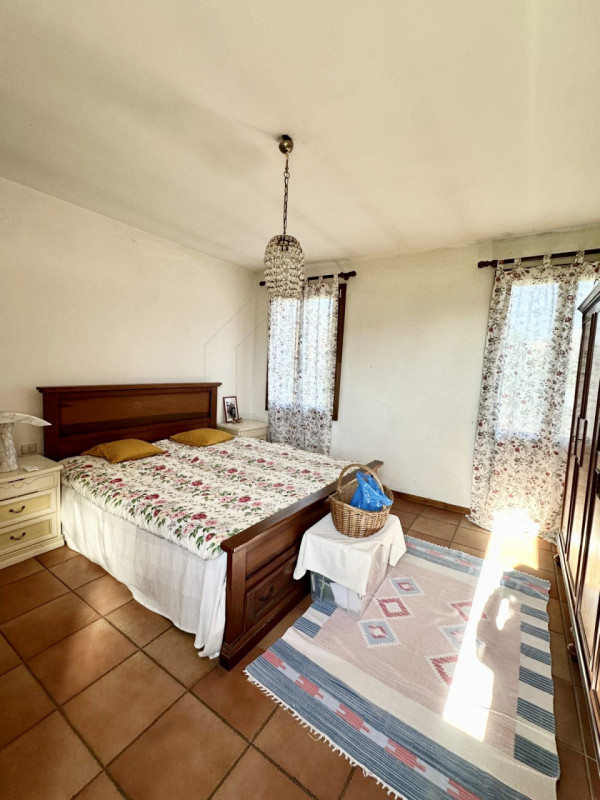 Nel cuore di Monteortone, in una zona residenziale tranquilla e ben servita, proponiamo in vendit...