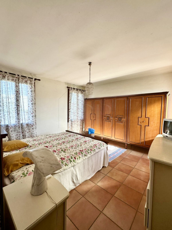 Nel cuore di Monteortone, in una zona residenziale tranquilla e ben servita, proponiamo in vendit...