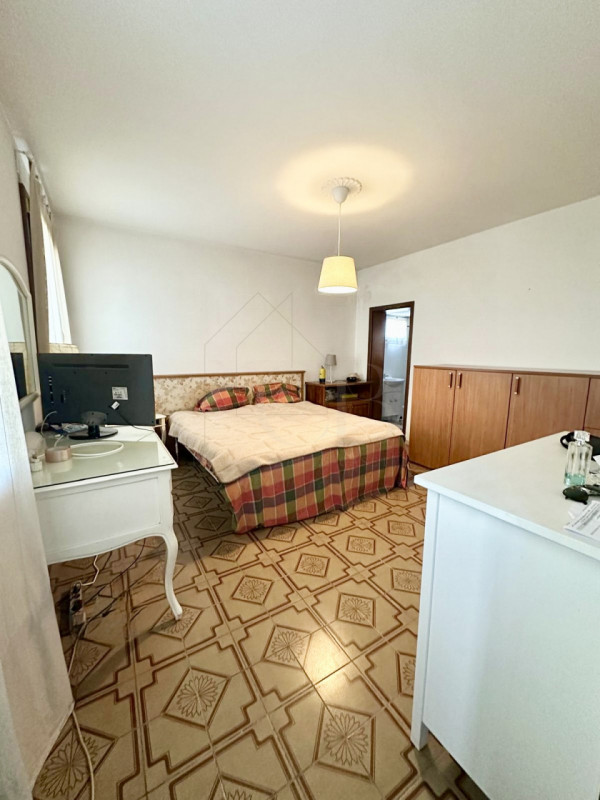 Nel cuore di Monteortone, in una zona residenziale tranquilla e ben servita, proponiamo in vendit...