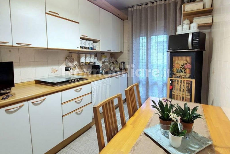 CADONEGHE: Classe Energetica G - EPgl,nren 145,58 KWh/mq anno. 
In contesto tranquillo e ben serv...